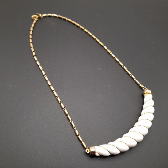 Vintage Monet White Lucite Wire Wrapped Necklace 15 Inch Signed - Picture 14 of 14